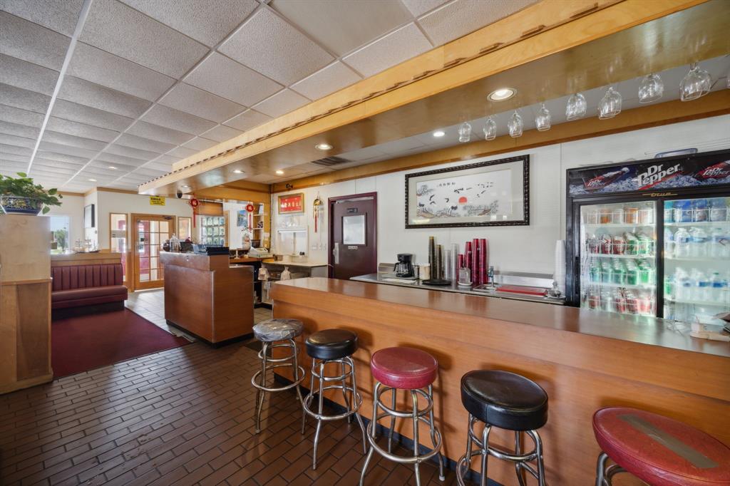 525 E Oates Property Photo 4