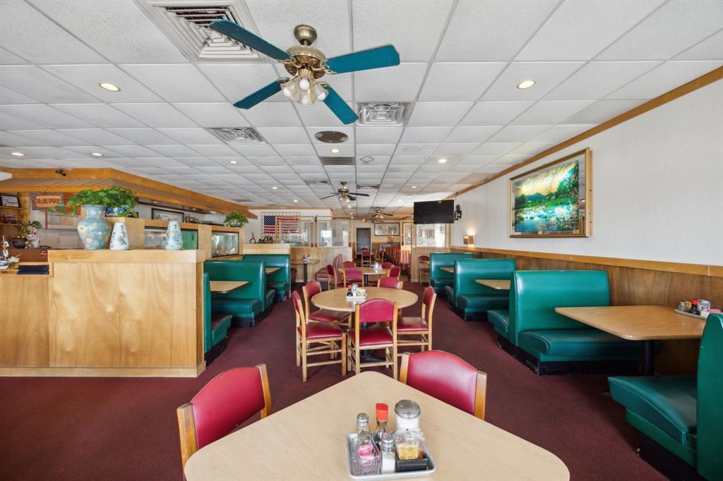 525 E Oates Property Photo 5