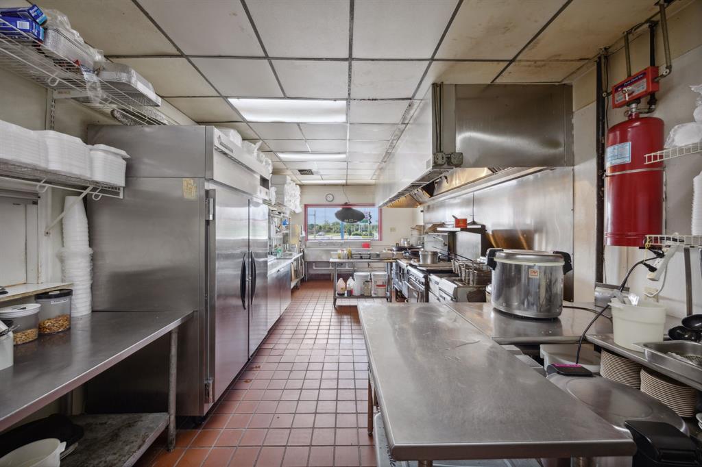 525 E Oates Property Photo 6