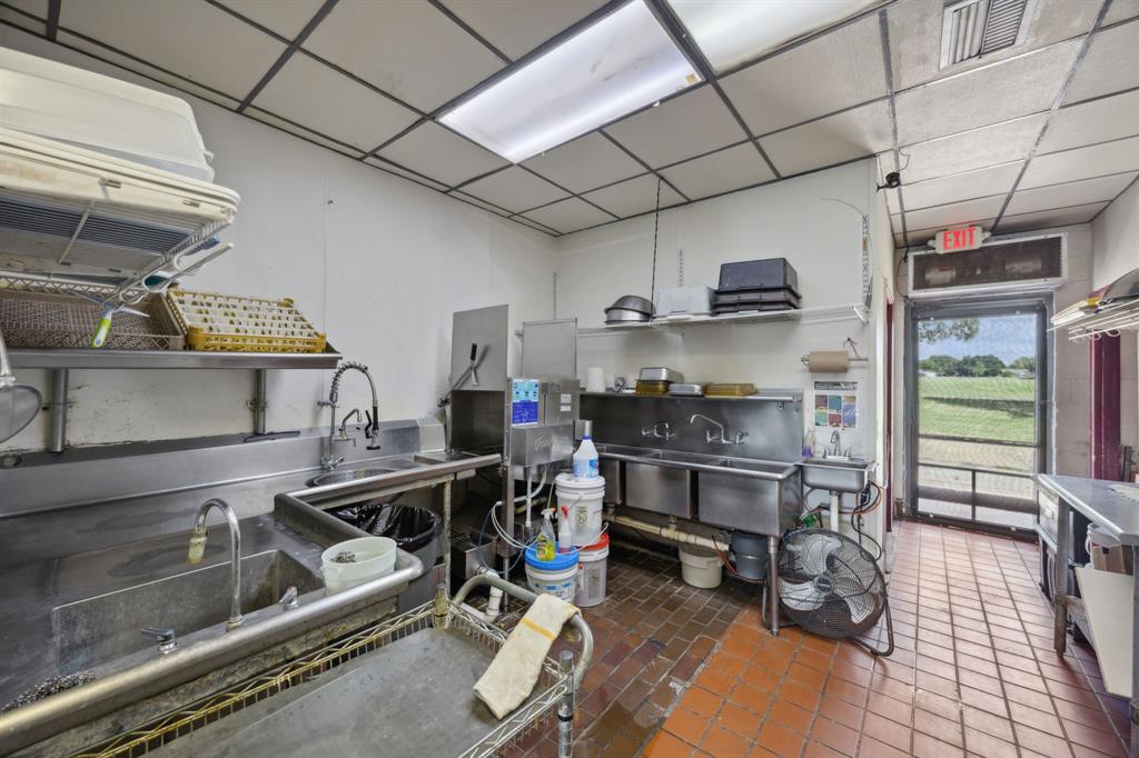 525 E Oates Property Photo 7