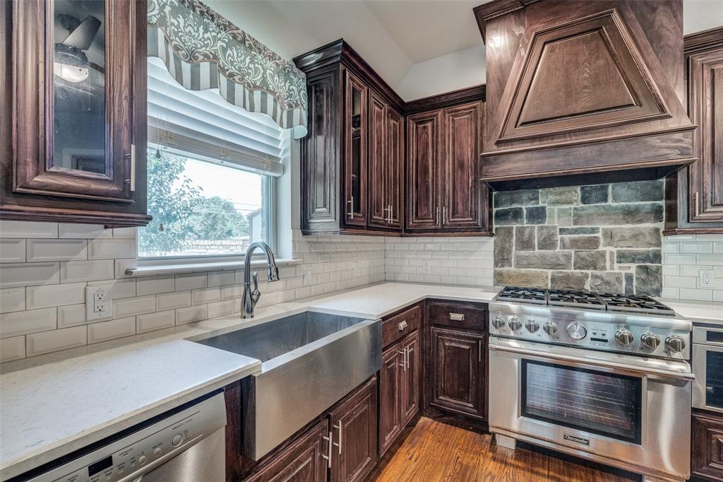 6900 Golf Green Drive Property Photo 11