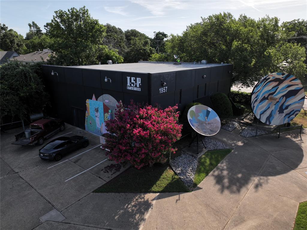 1957 E Irving Boulevard Property Photo 1