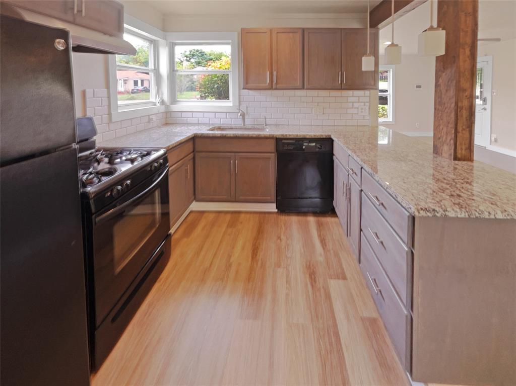 1427 Arborvitae Avenue Property Photo 2