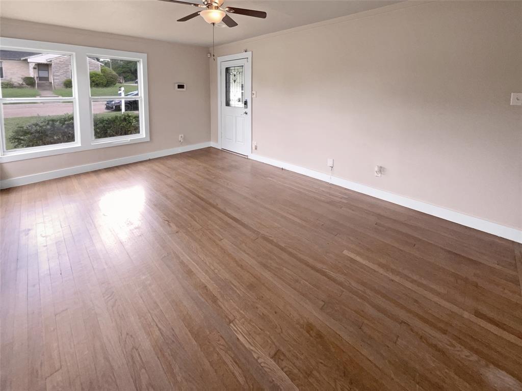 1427 Arborvitae Avenue Property Photo 4