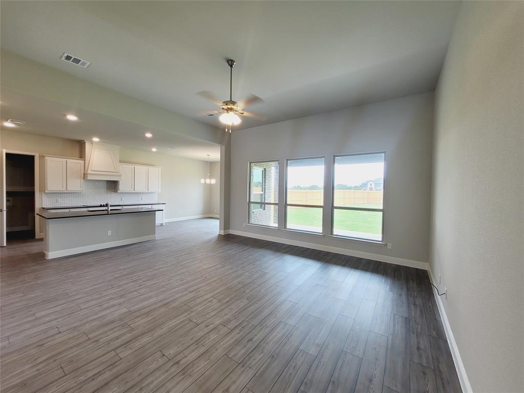 1908 Comanche Drive Property Photo 8
