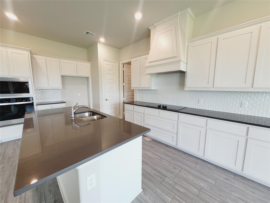 1908 Comanche Drive Property Photo 10