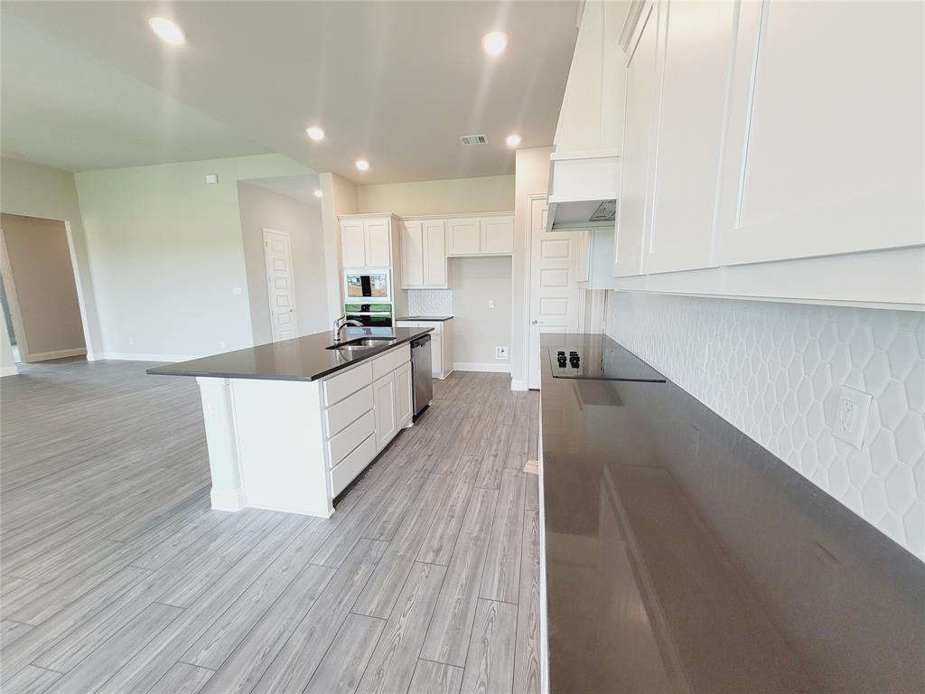1908 Comanche Drive Property Photo 11
