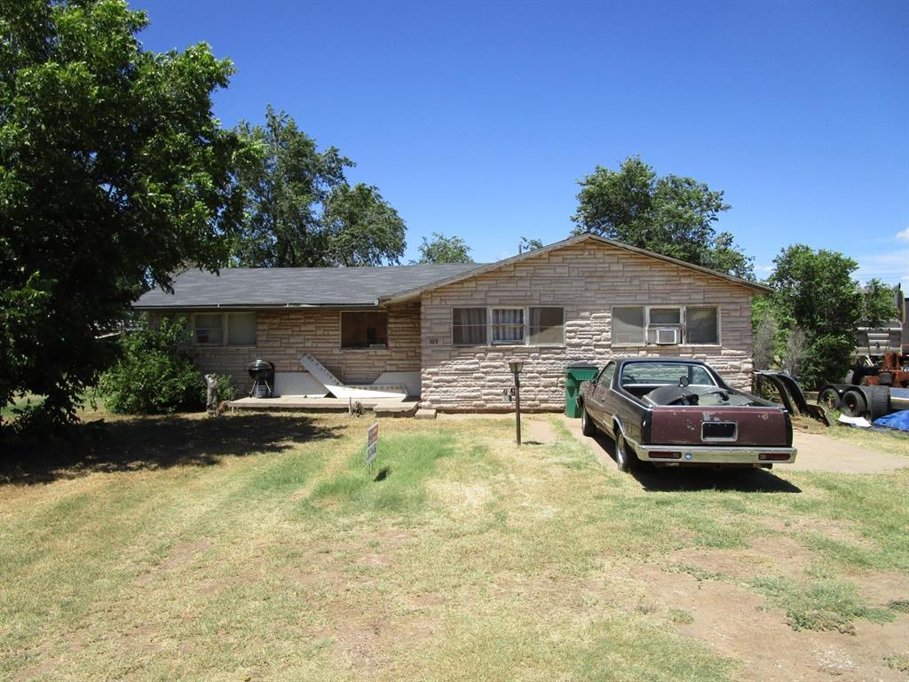 109 E 14th Street Property Photo 1