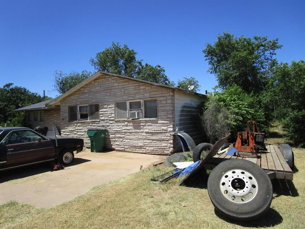 109 E 14th Street Property Photo 3