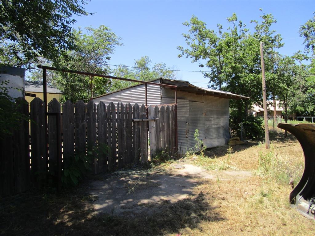109 E 14th Street Property Photo 5
