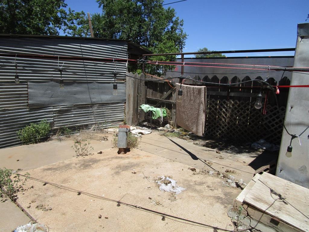 109 E 14th Street Property Photo 7
