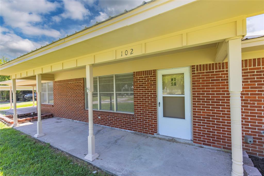 102 Oak Street Property Photo 2