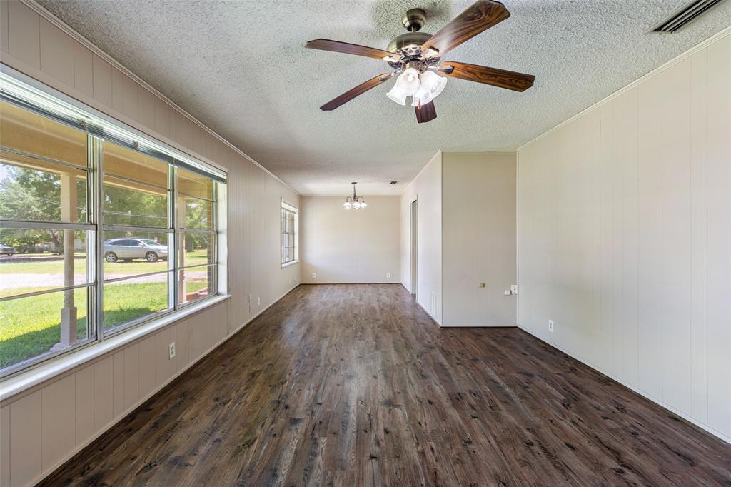 102 Oak Street Property Photo 4