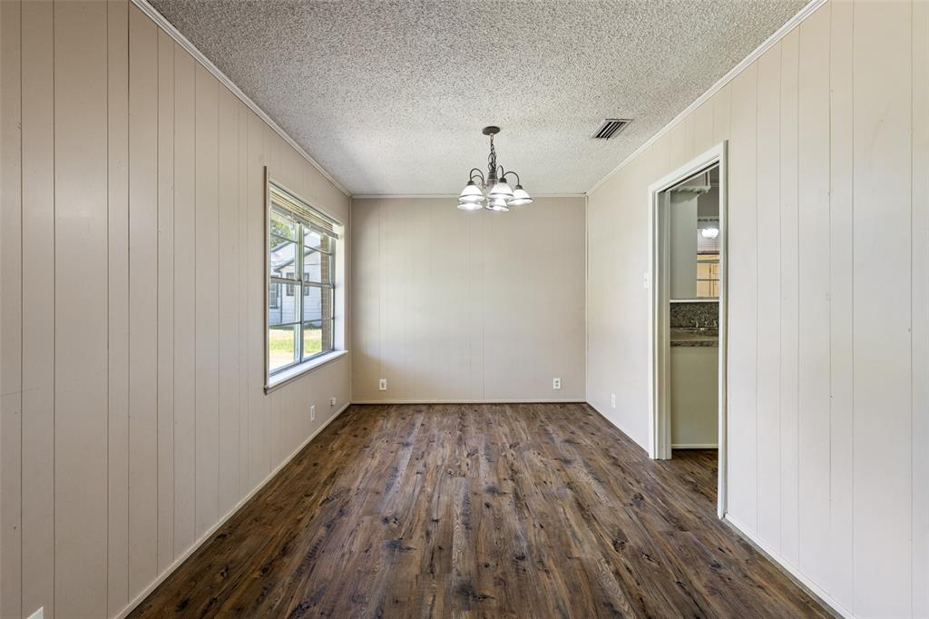 102 Oak Street Property Photo 6
