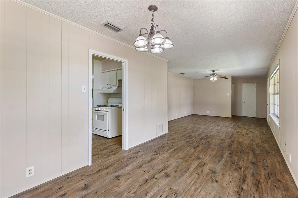 102 Oak Street Property Photo 7