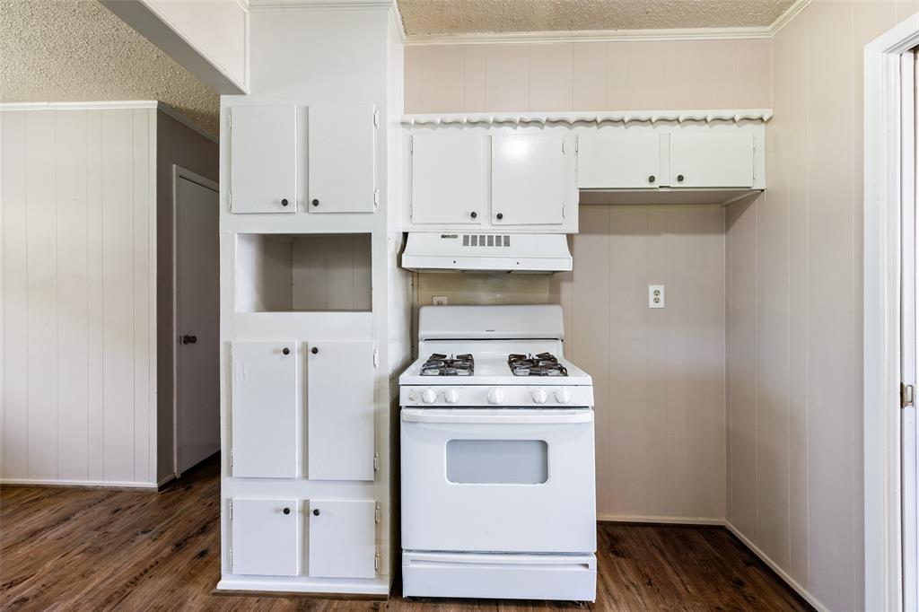 102 Oak Street Property Photo 10