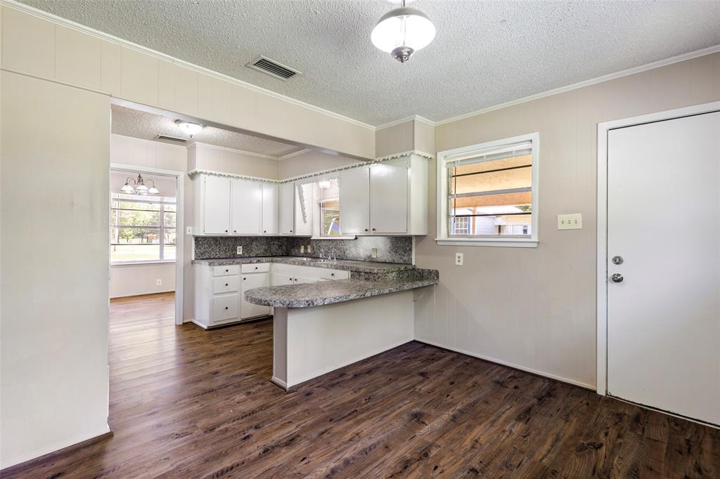 102 Oak Street Property Photo 12