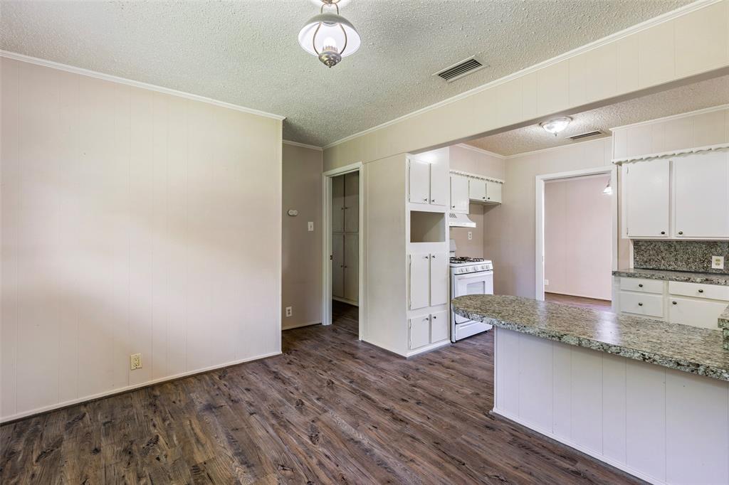 102 Oak Street Property Photo 13