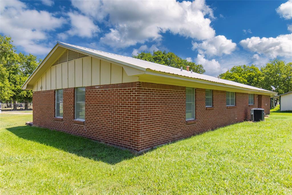 102 Oak Street Property Photo 29