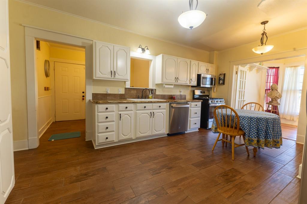 1115 Austin Street Property Photo 8