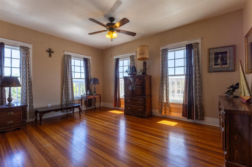 1115 Austin Street Property Photo 20