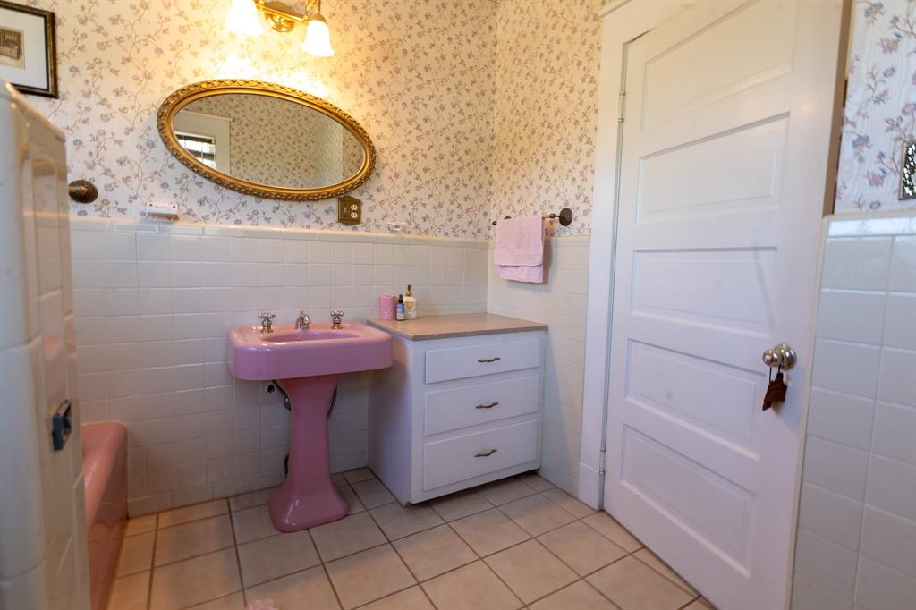 1115 Austin Street Property Photo 23