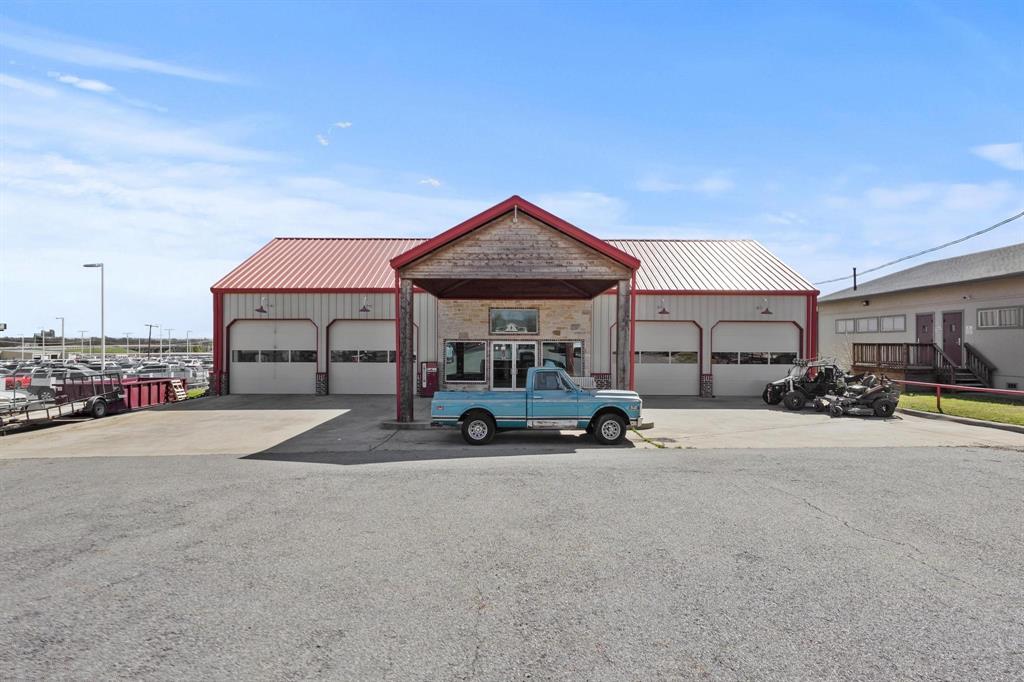 2411 Texoma Parkway Property Photo 1