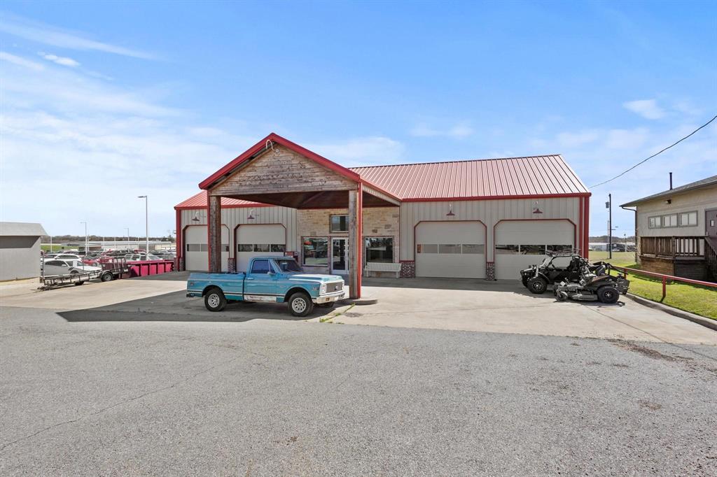 2411 Texoma Parkway Property Photo 2