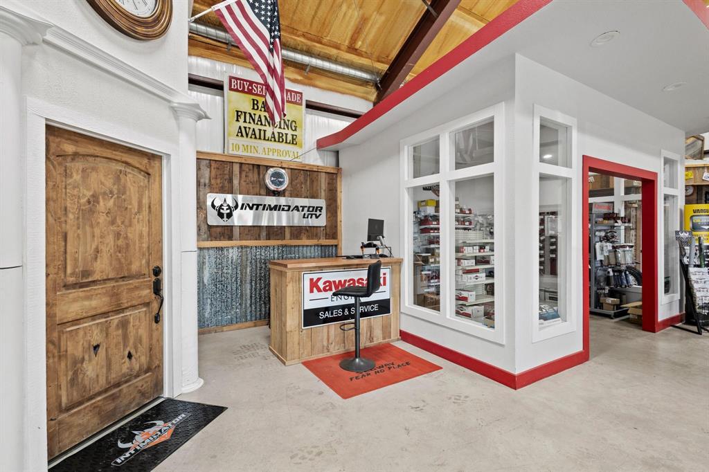 2411 Texoma Parkway Property Photo 4