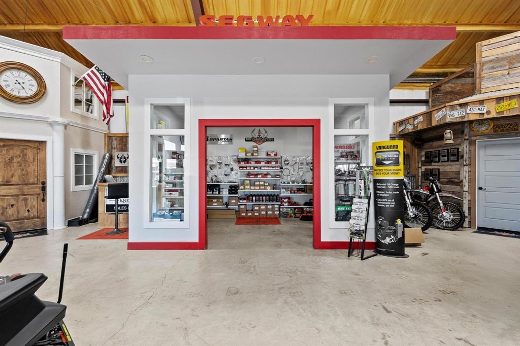 2411 Texoma Parkway Property Photo 5