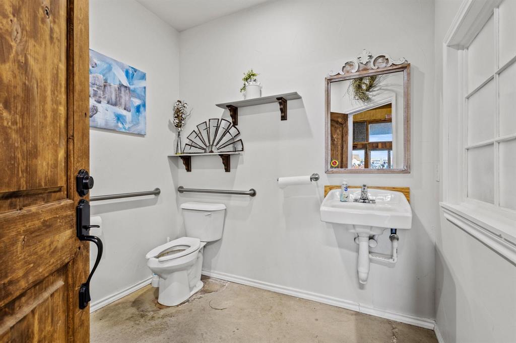 2411 Texoma Parkway Property Photo 16