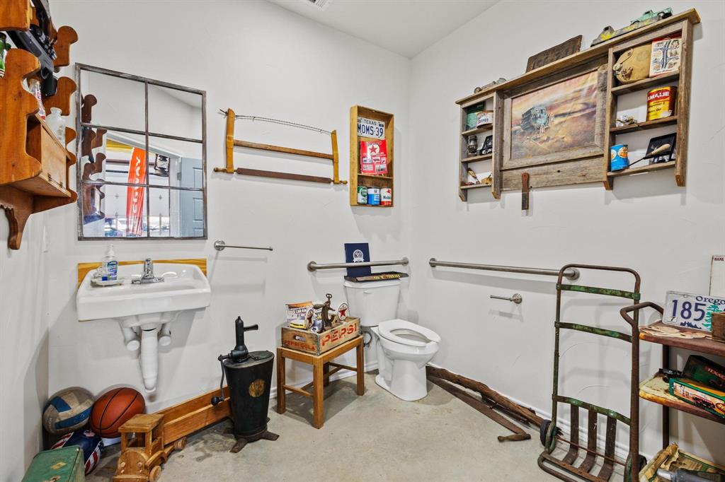 2411 Texoma Parkway Property Photo 22