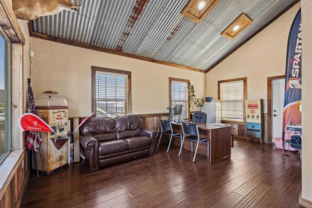 2411 Texoma Parkway Property Photo 29