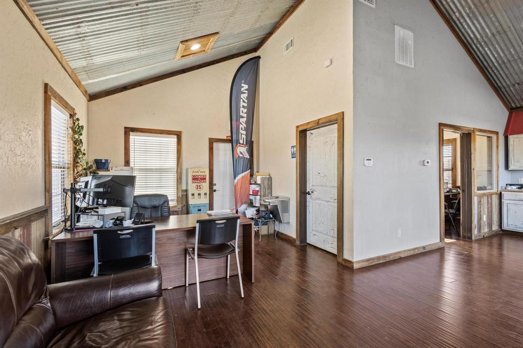 2411 Texoma Parkway Property Photo 30