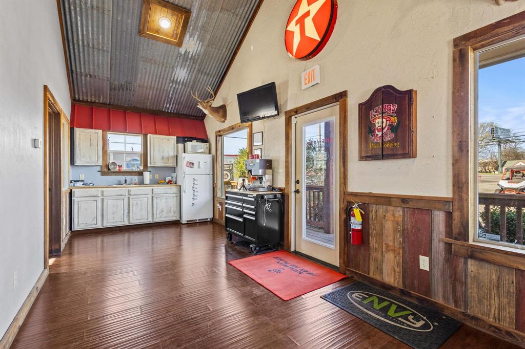 2411 Texoma Parkway Property Photo 33