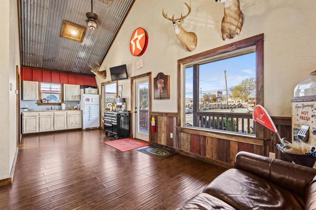 2411 Texoma Parkway Property Photo 34