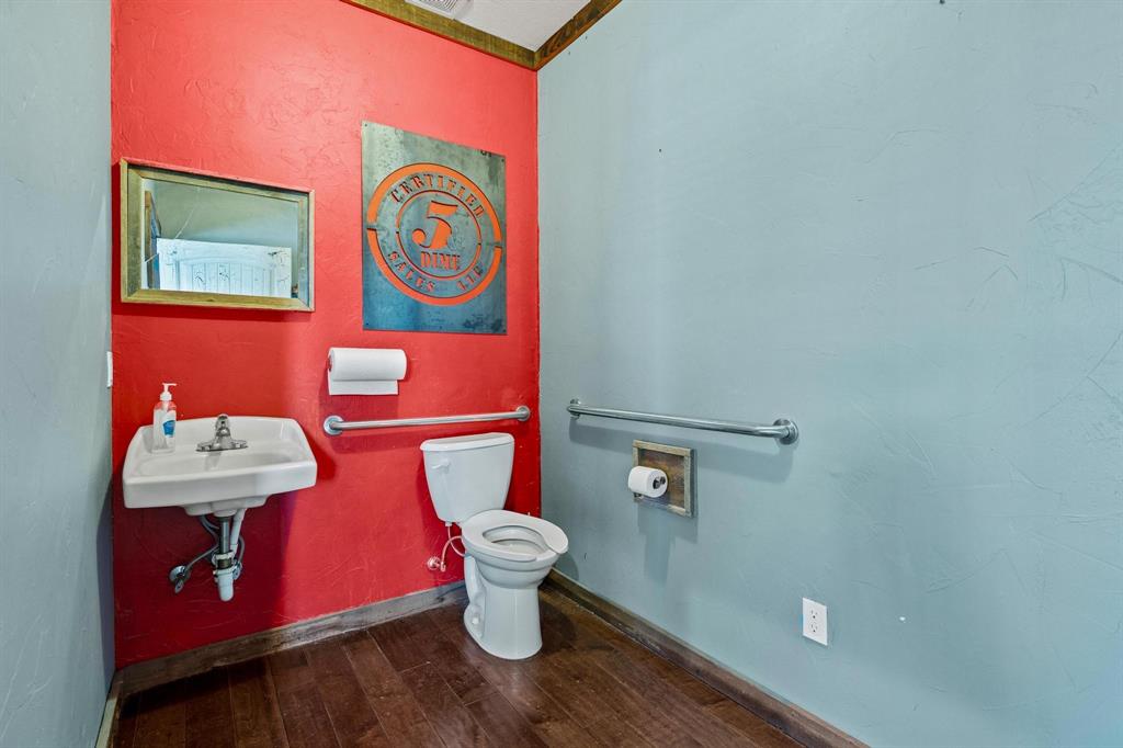 2411 Texoma Parkway Property Photo 35