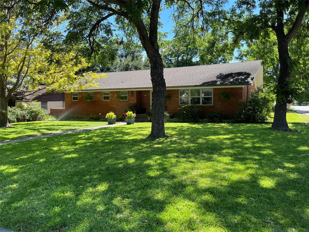 405 N Elm Street Property Photo 1