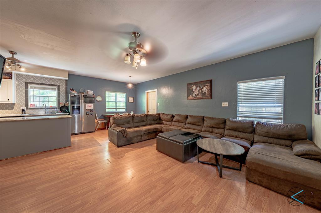 114 Lakeway Lane Property Photo 2