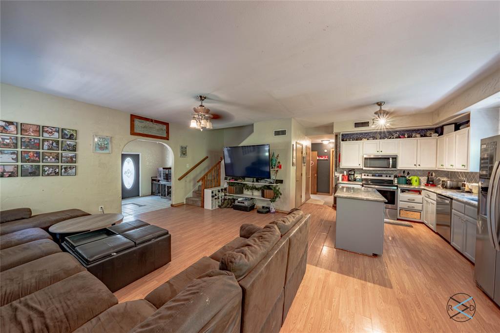 114 Lakeway Lane Property Photo 4