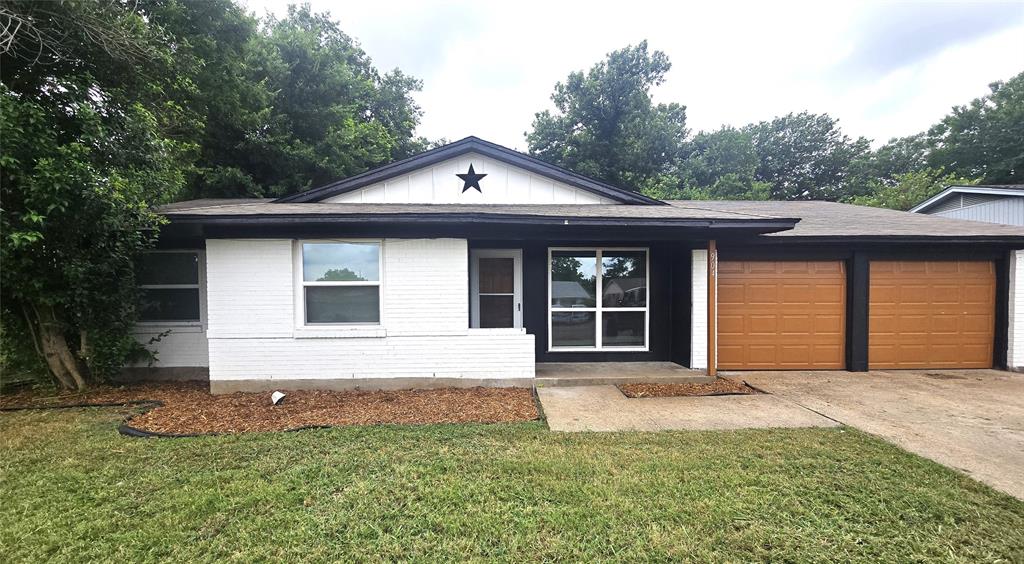 904 Deerwood Drive Property Photo 1