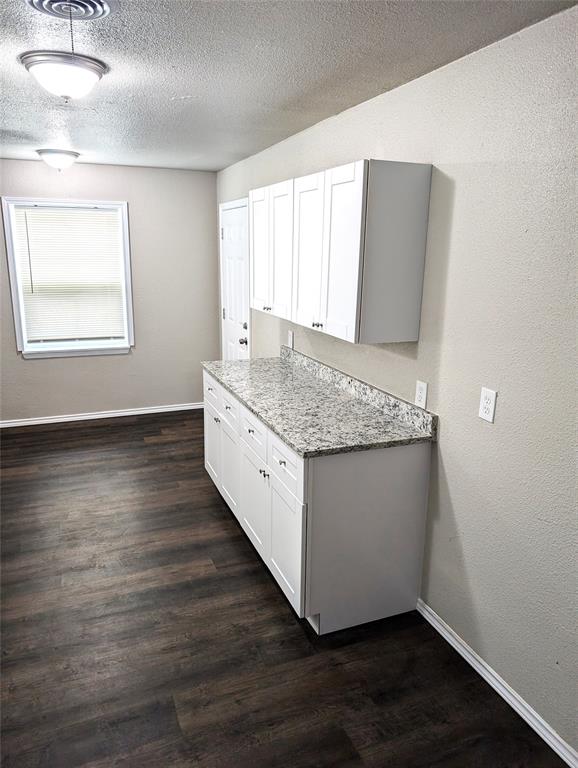 904 Deerwood Drive Property Photo 6