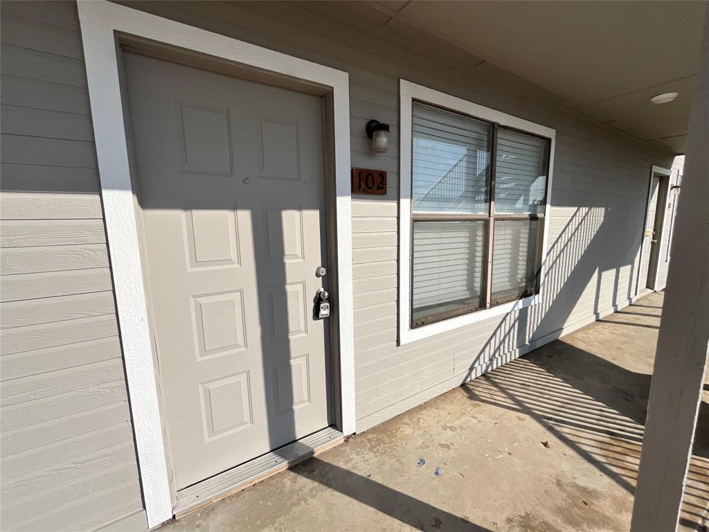2526 W Prairie Street Property Photo 2