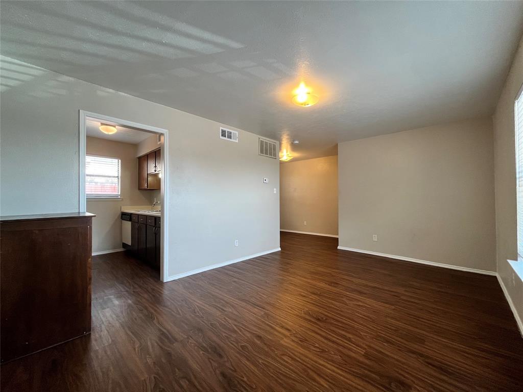 2526 W Prairie Street Property Photo 3