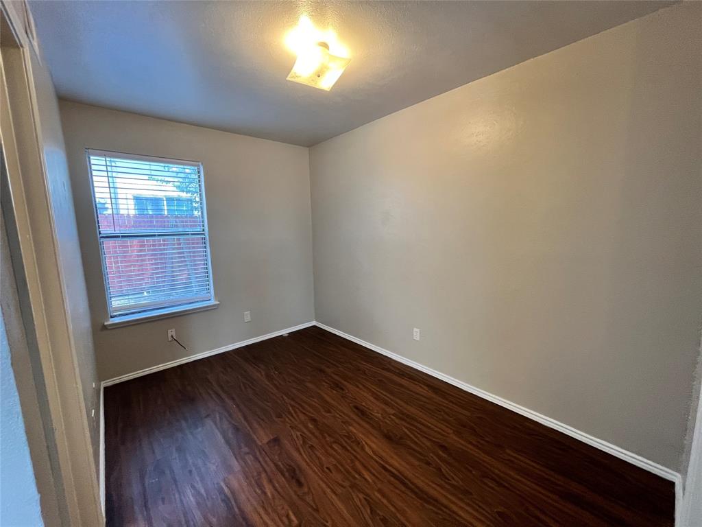 2526 W Prairie Street Property Photo 6