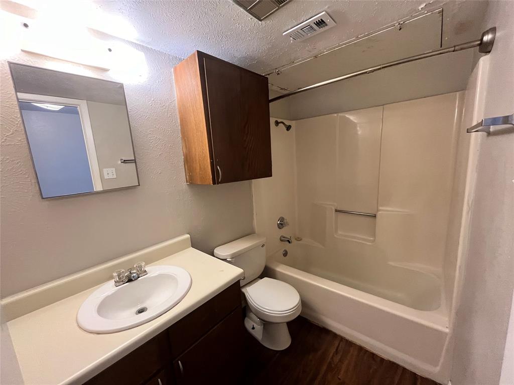 2526 W Prairie Street Property Photo 7