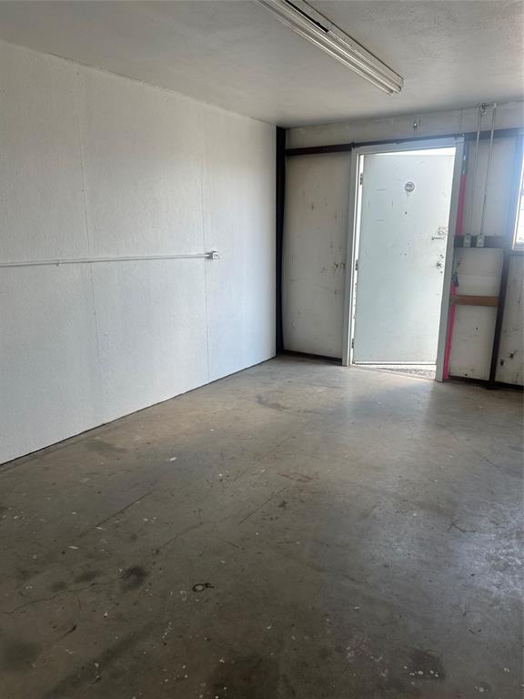 5151 Fall Creek Highway Property Photo 3