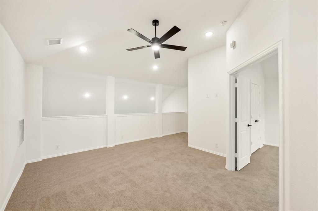817 Twisted Leaf Lane Property Photo 32