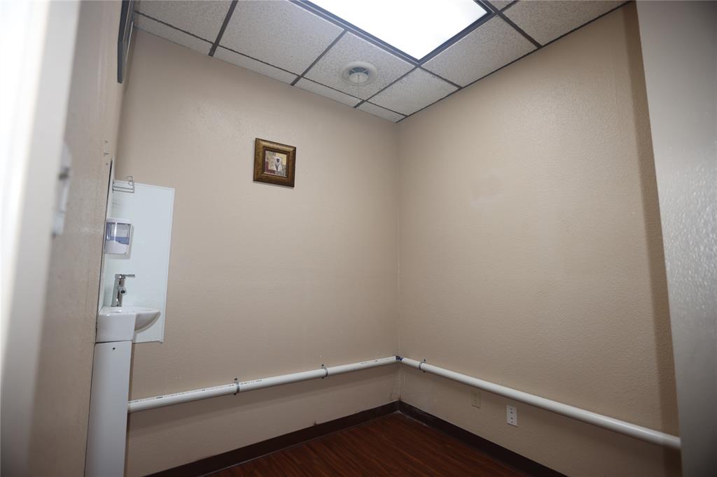 2600 Tibbets Drive Property Photo 14