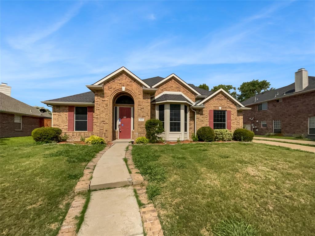 125 Meadow Creek Drive Property Photo 1